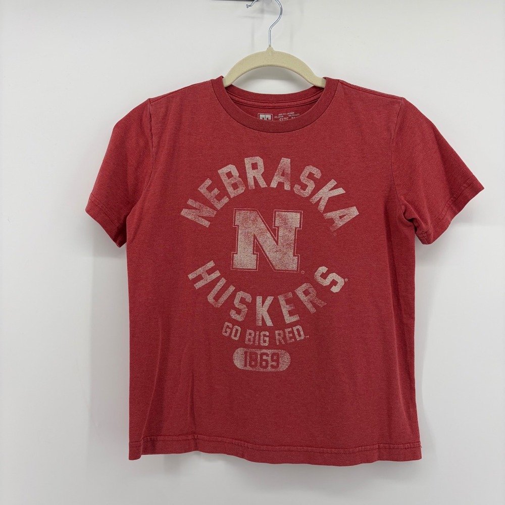 University Nebraska Huskers T-Shirt Red Boys Size M Short Sleeve Graphic Tee
